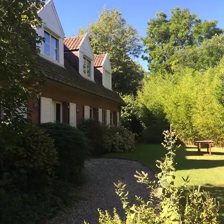 Les Glycines Bed & Breakfast 3*