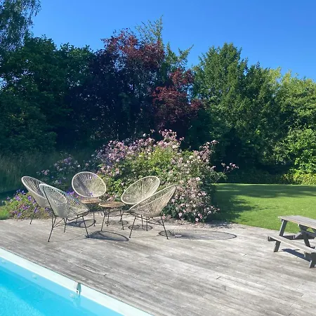 Les Glycines Bed & Breakfast 3*