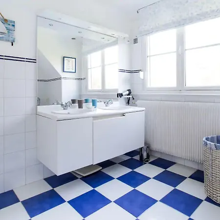 Les Glycines 4* Croix