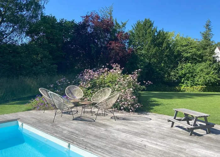 Les Glycines Couette-café 4*