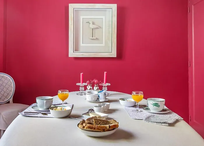 Les Glycines Couette-café Croix