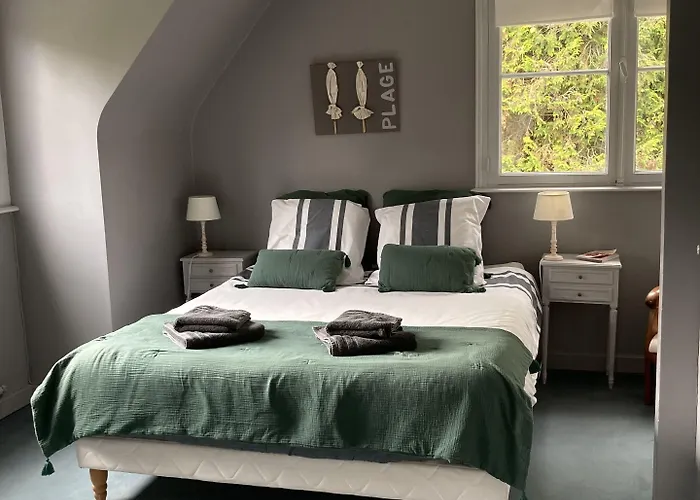 Les Glycines Couette-café Croix